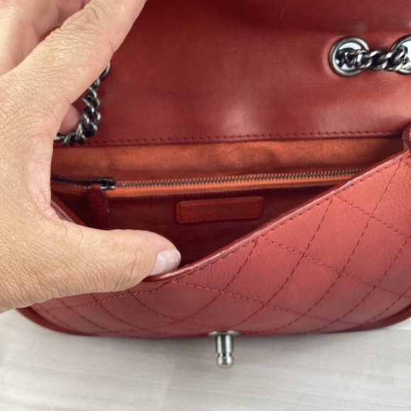 CHANEL Red Quilted Leather Shoulder Bag with Silver Chain - Picture 4 of 8